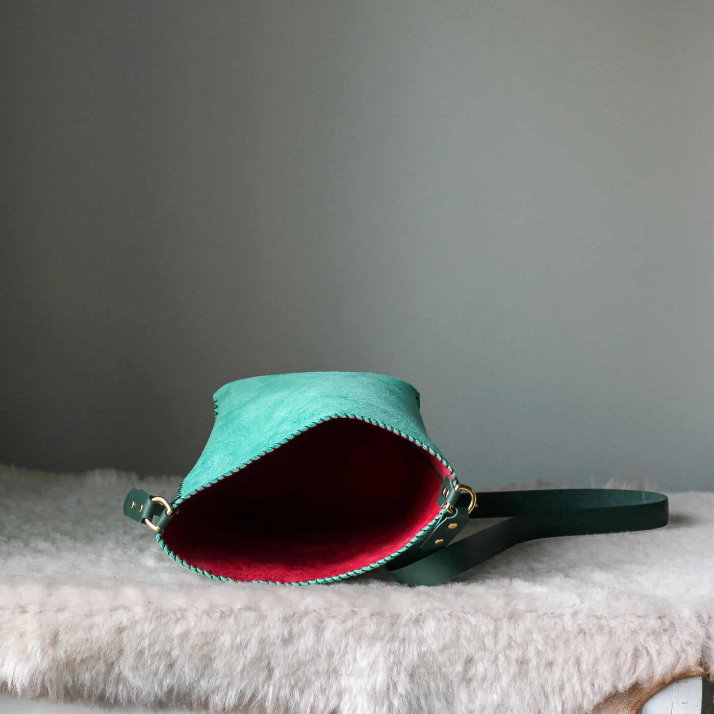 2wayショルダーバック doplight berry+forest tile① Meadow Double Zip Camera Bag | Full grain leather, secure camera